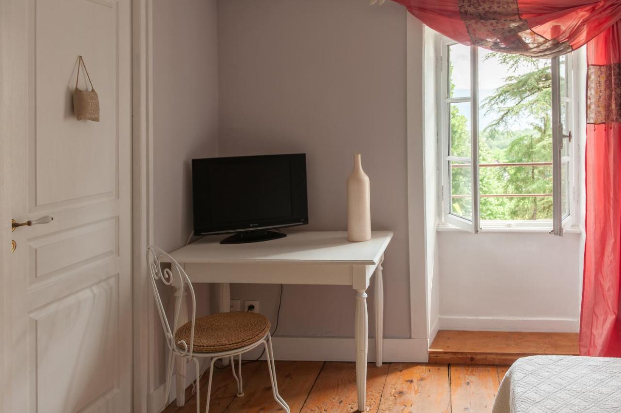 Chambres Et Table L' Echappee Bouvesse-Quirieu Luaran gambar