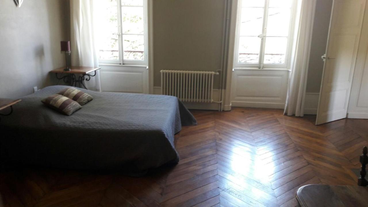 Chambres Et Table L' Echappee Bouvesse-Quirieu Luaran gambar