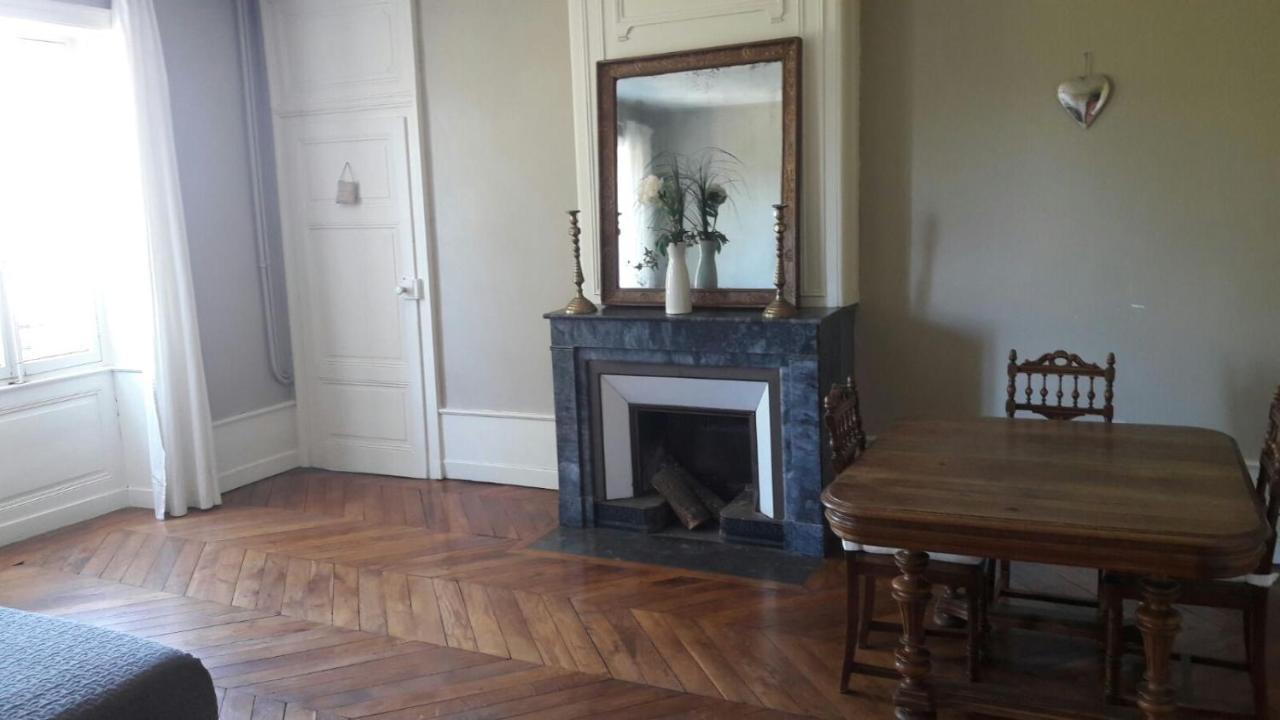 Chambres Et Table L' Echappee Bouvesse-Quirieu Luaran gambar