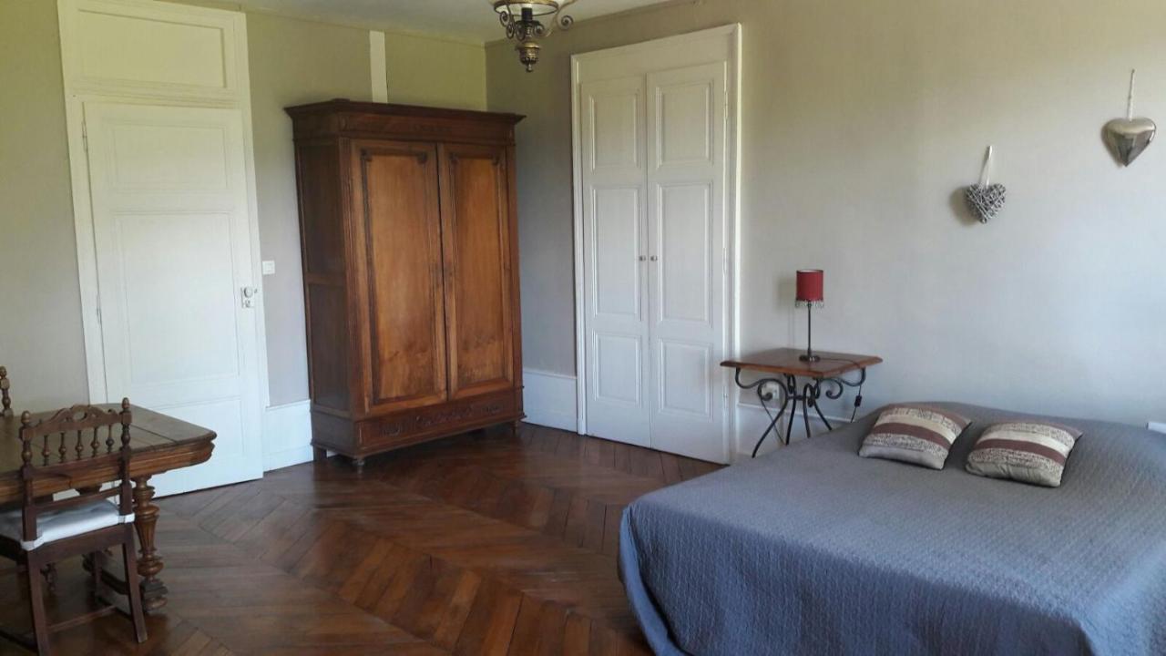 Chambres Et Table L' Echappee Bouvesse-Quirieu Luaran gambar