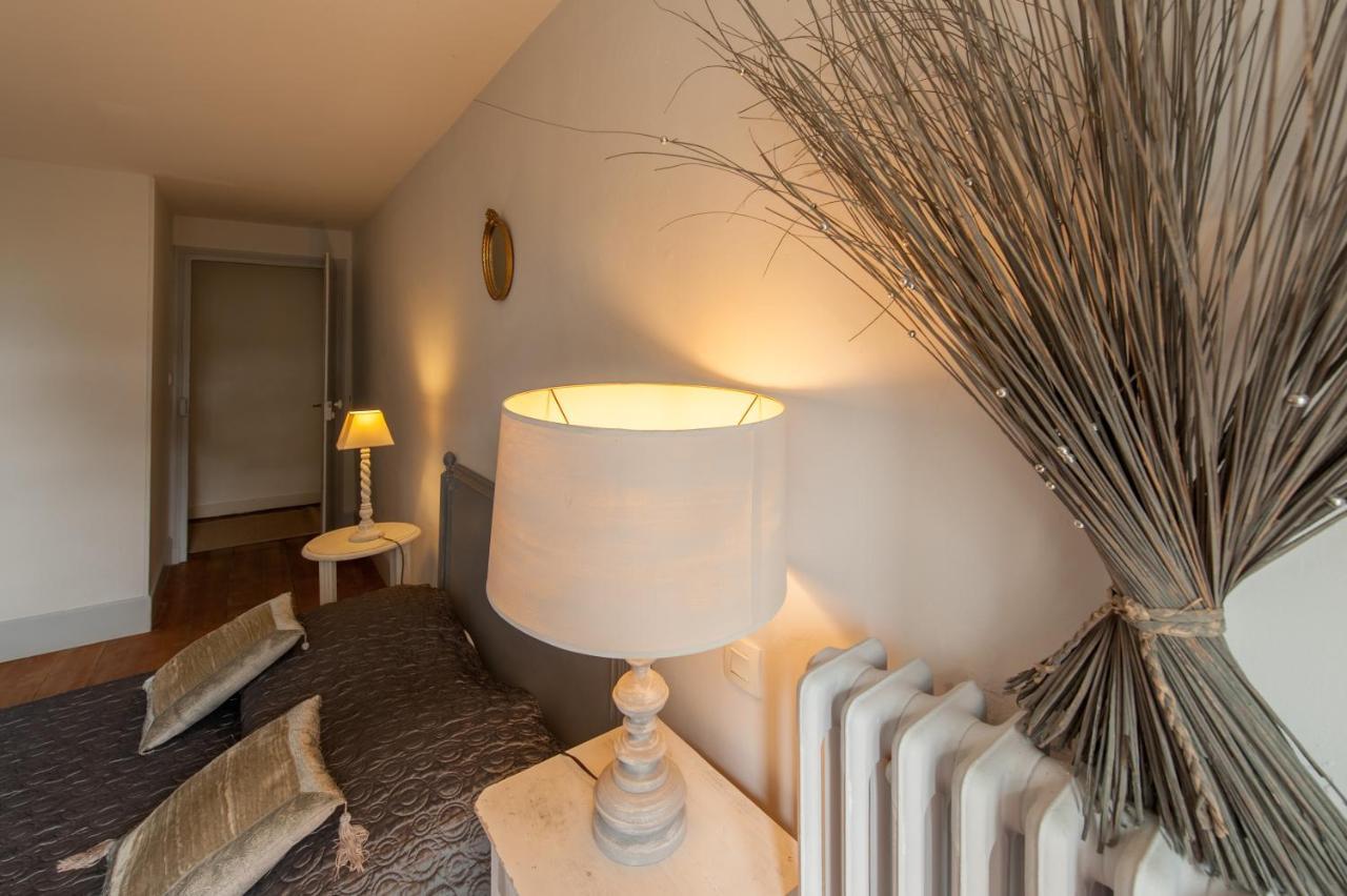 Chambres Et Table L' Echappee Bouvesse-Quirieu Luaran gambar