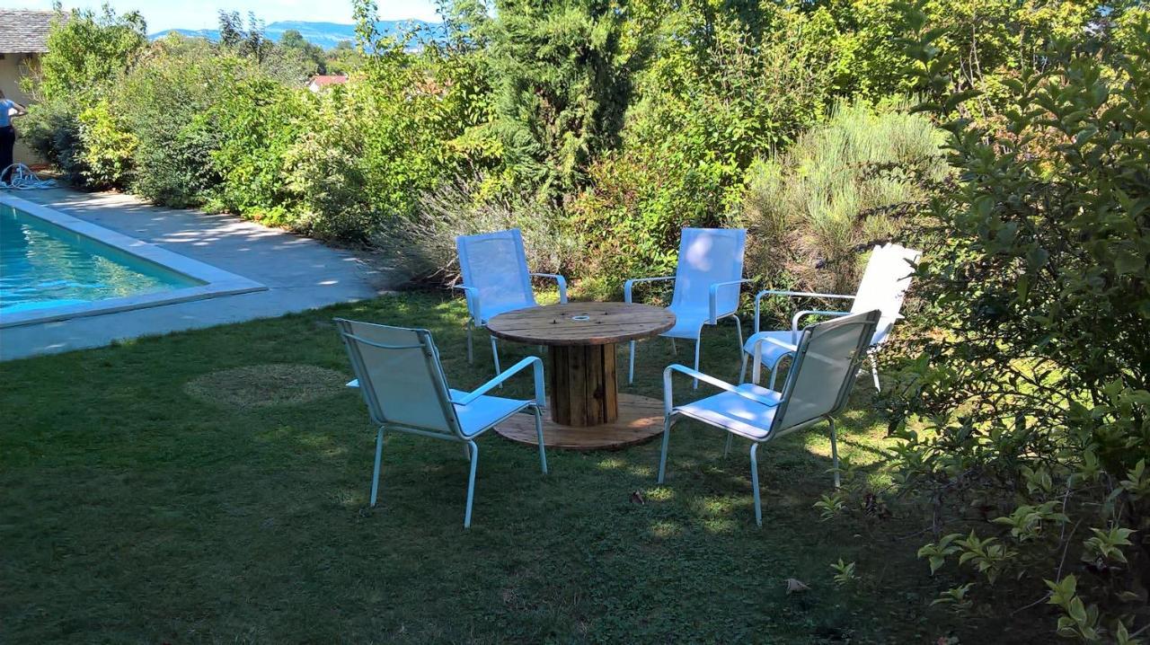 Chambres Et Table L' Echappee Bouvesse-Quirieu Luaran gambar