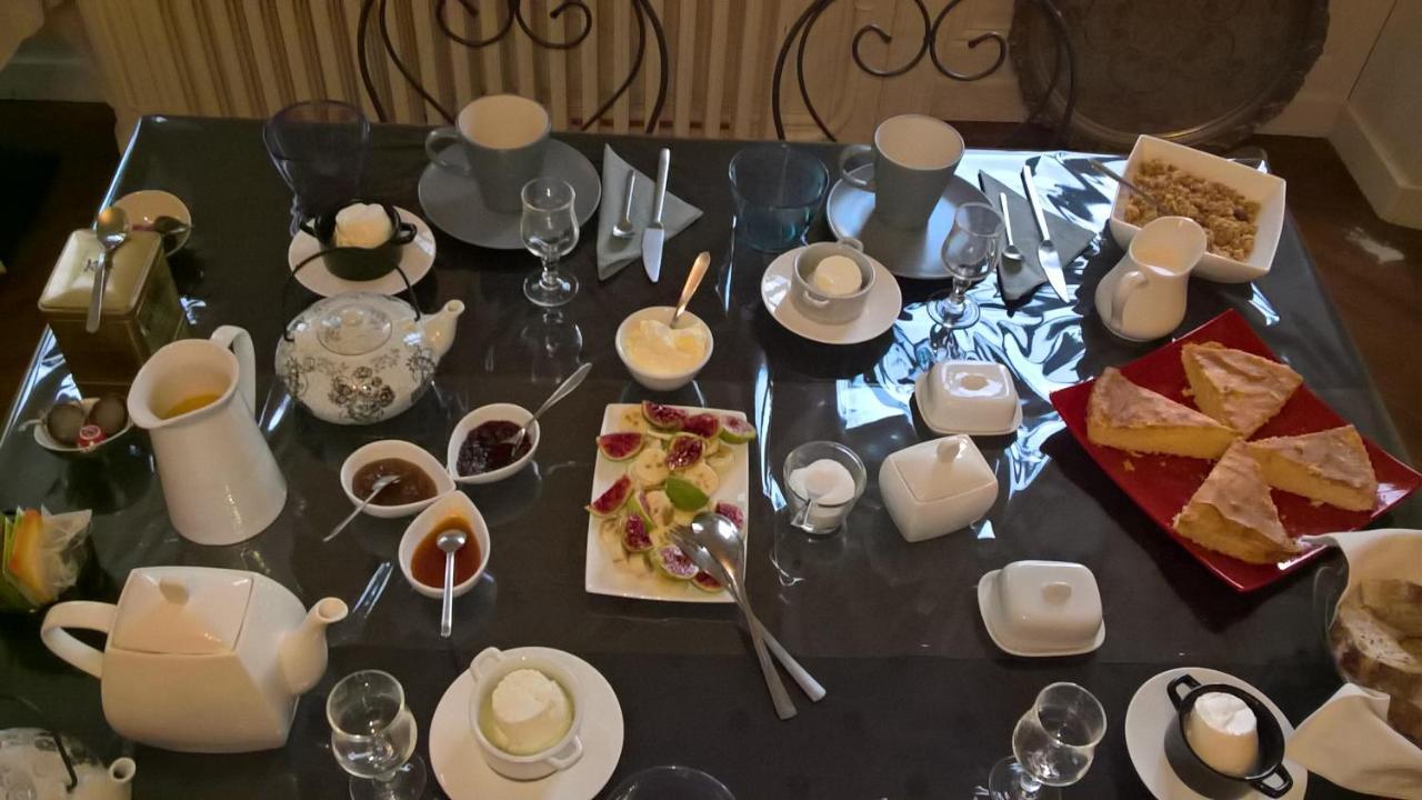 Chambres Et Table L' Echappee Bouvesse-Quirieu Luaran gambar