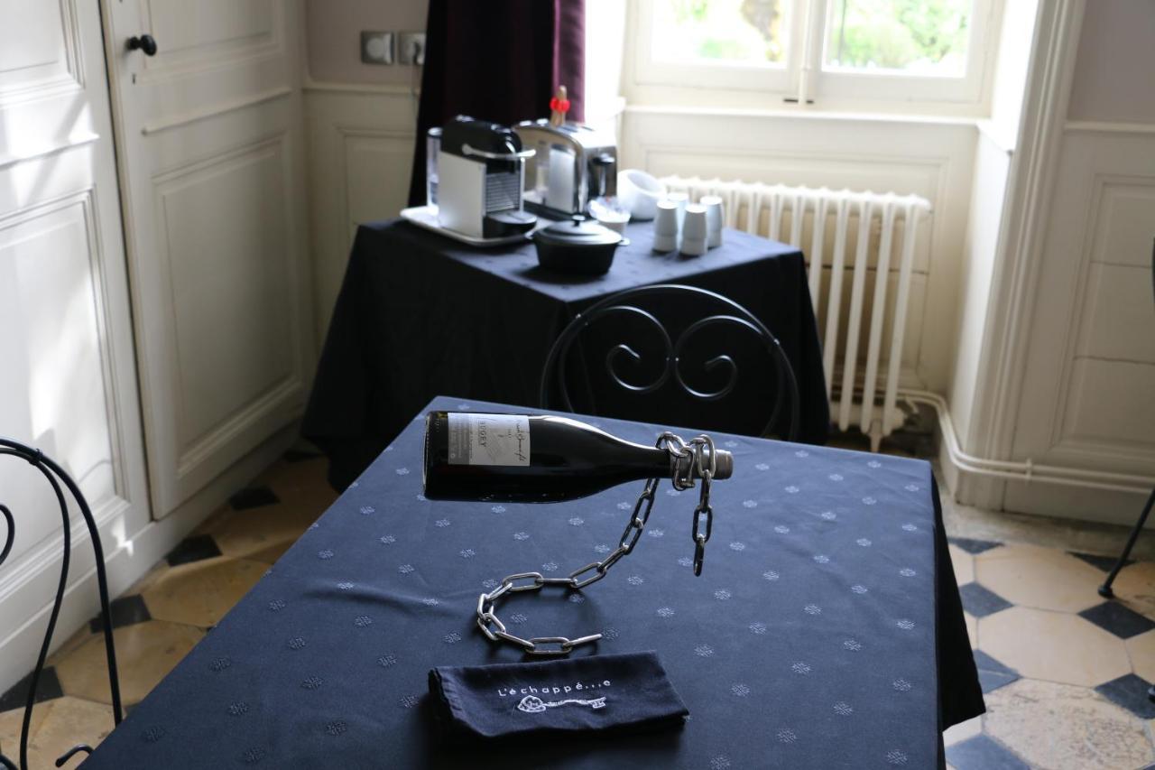 Chambres Et Table L' Echappee Bouvesse-Quirieu Luaran gambar