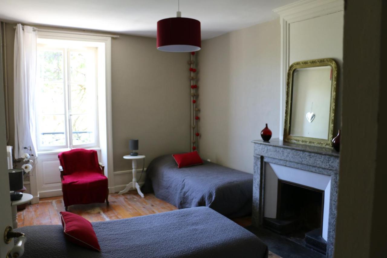 Chambres Et Table L' Echappee Bouvesse-Quirieu Luaran gambar