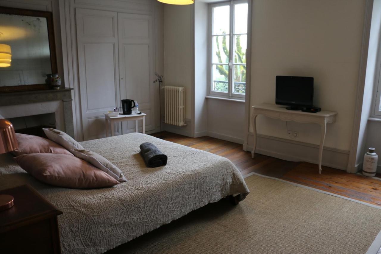 Chambres Et Table L' Echappee Bouvesse-Quirieu Luaran gambar