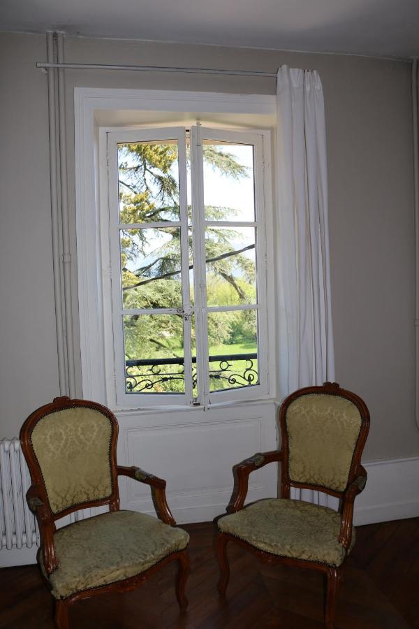 Chambres Et Table L' Echappee Bouvesse-Quirieu Luaran gambar