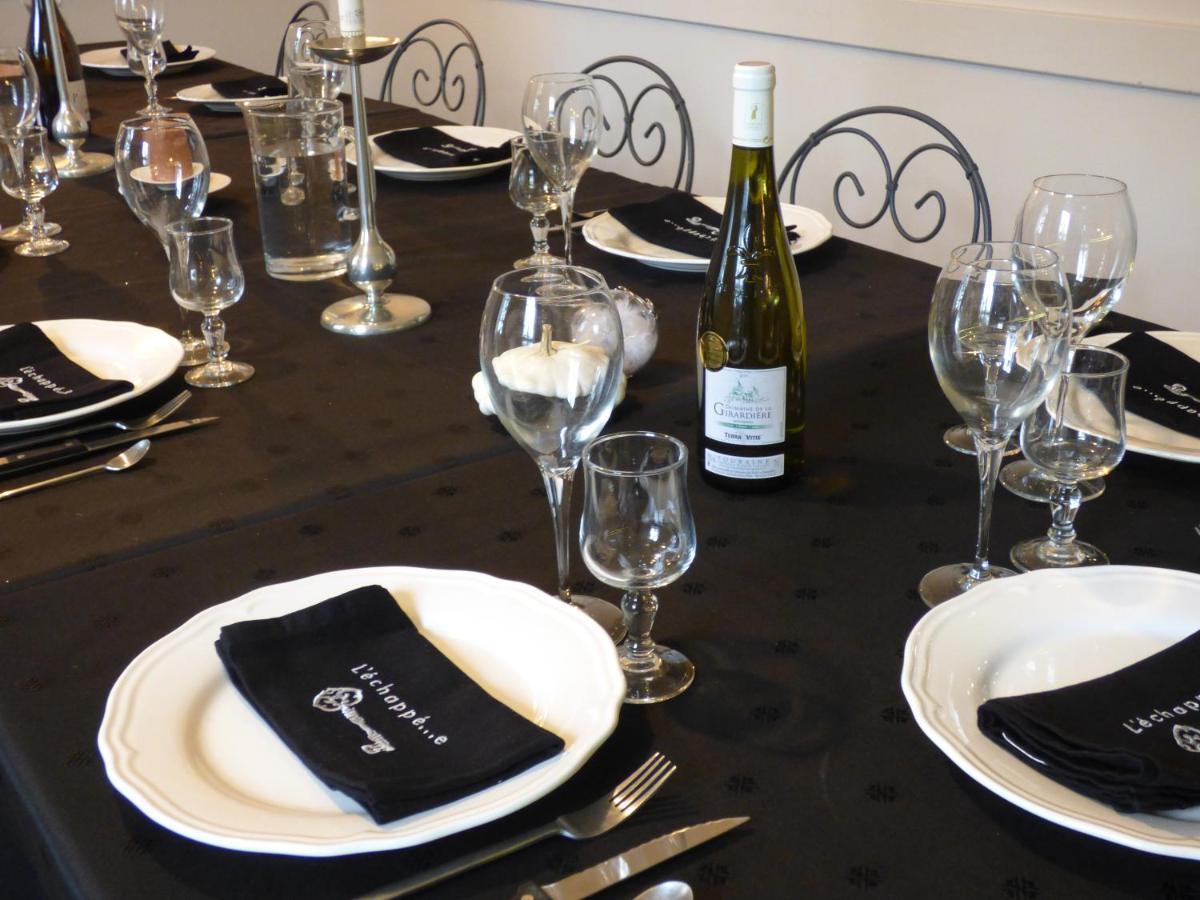 Chambres Et Table L' Echappee Bouvesse-Quirieu Luaran gambar