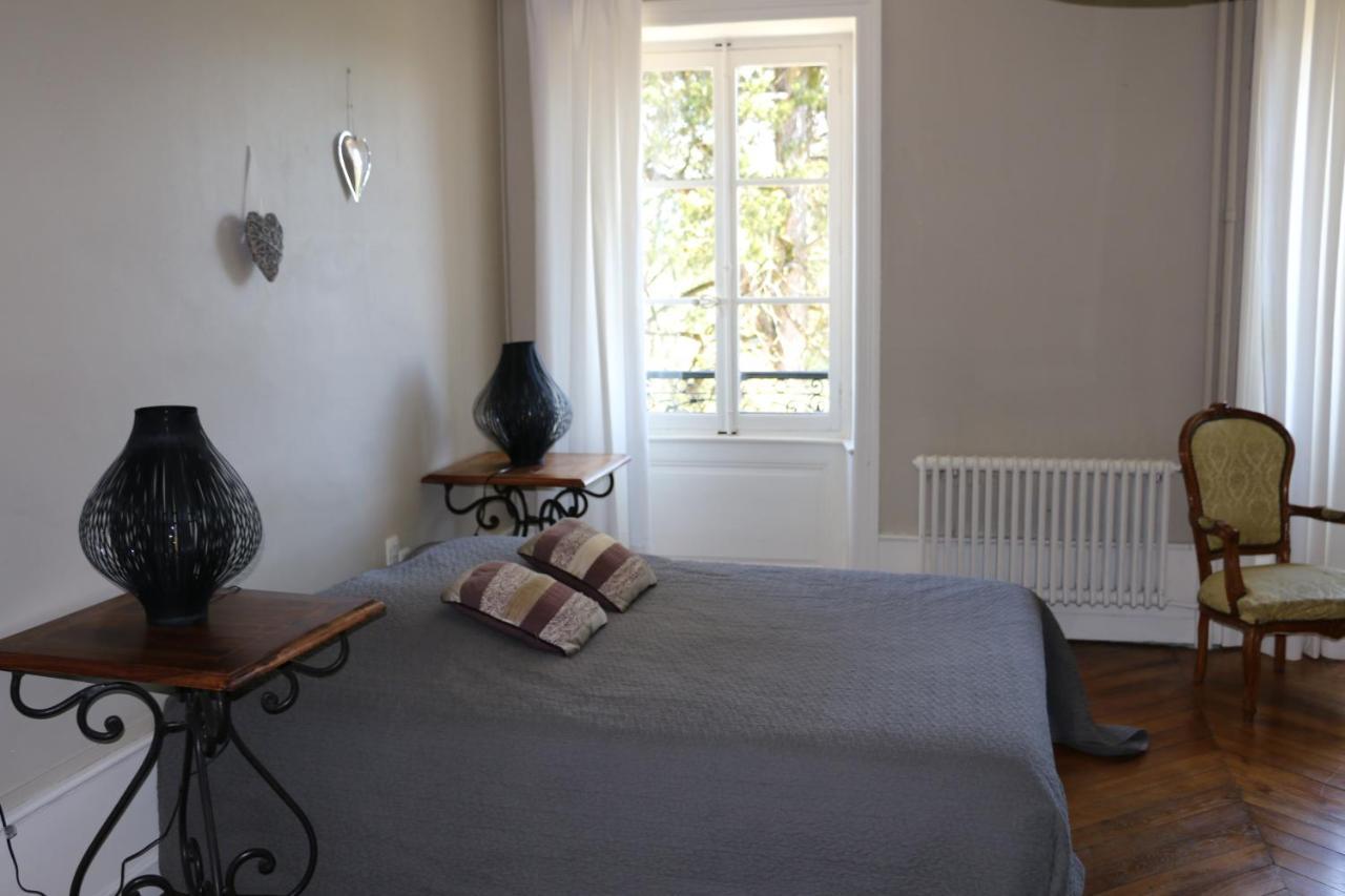 Chambres Et Table L' Echappee Bouvesse-Quirieu Luaran gambar